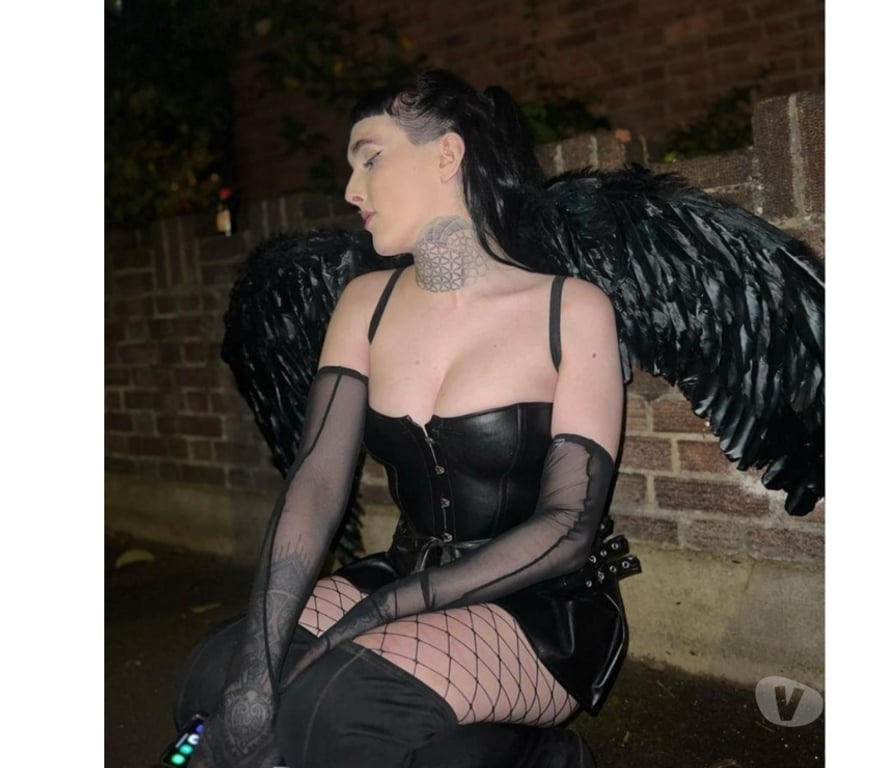 Trans Escorts East London Canary Wharf - East London - Photos for Goth Trans Woman - Whatsapp me as my number is not ringing