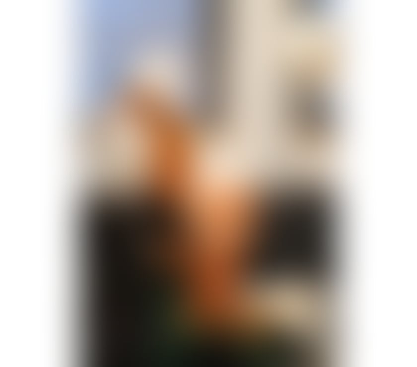 PARTYING GIRL NEW IN TOWN. 100% GENUINE.