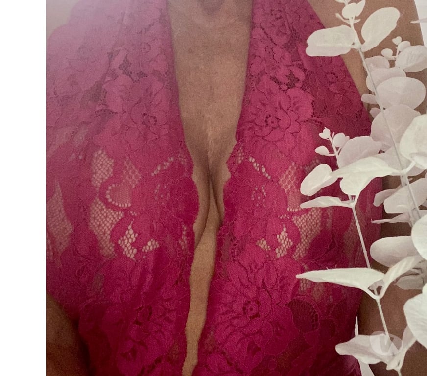 Escorts Surrey Woking - Photos for Kirsty 100% English