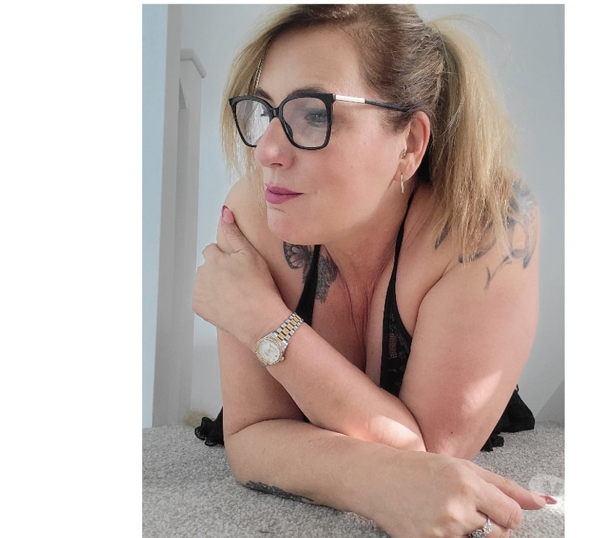 Adult Entertainment Westmorland and Furness Penrith New Squares - Westmorland and Furness - Photos for English curvy milf rachel online fun