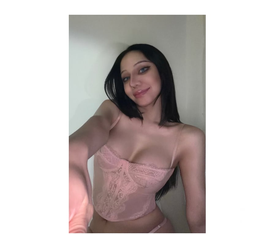 Escorts East London Canary Wharf - East London - Photos for Half Thai half Russian New model ready to serve Rose