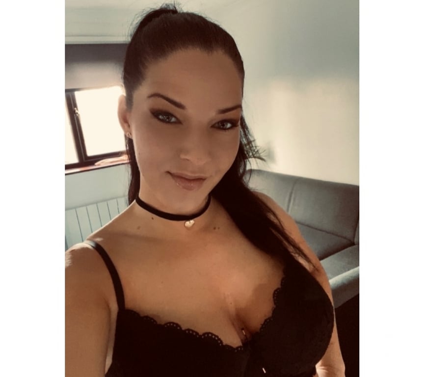 Escorts Bristol Bristol City Centre - Bristol - Photos for Relaxing escape with a friendly girl