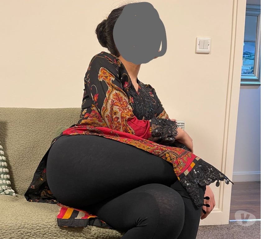 Escorts West Midlands Birmingham - Photos for Apni Pakistani Kuri what’s up me 07493963516