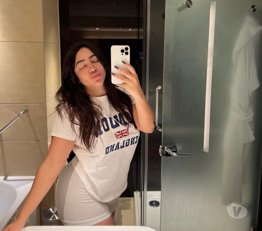 Escorts East London Canary Wharf - DLR Station - East London - Photos for Esther, New in the city