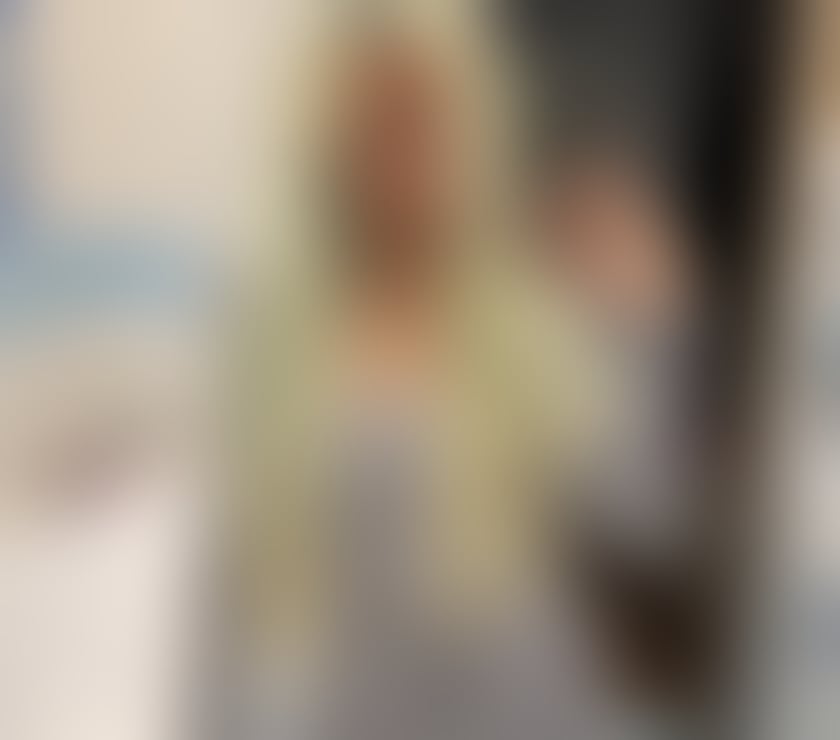 Best time for you with Mia ! Full service no rush