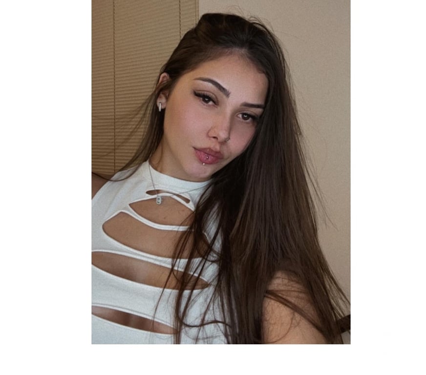 Escorts South East London Croydon - Photos for YOUNG BEAUTIFUL PARTY BRAZIL 🎉🍾🎊🥂