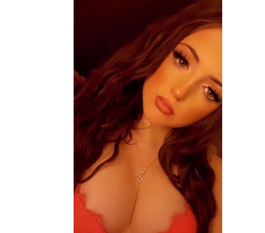 Escorts South Yorkshire Sheffield - Photos for Incall + Outcall. Deals only if you text on whatsapp🩷