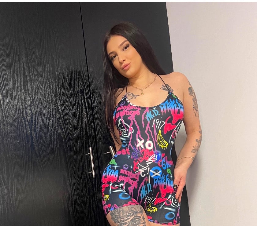 🍒LAURA🔝SWEET 🍭 NAUGHTY 🔝 BRUNETTE🔝NO RUSH💯