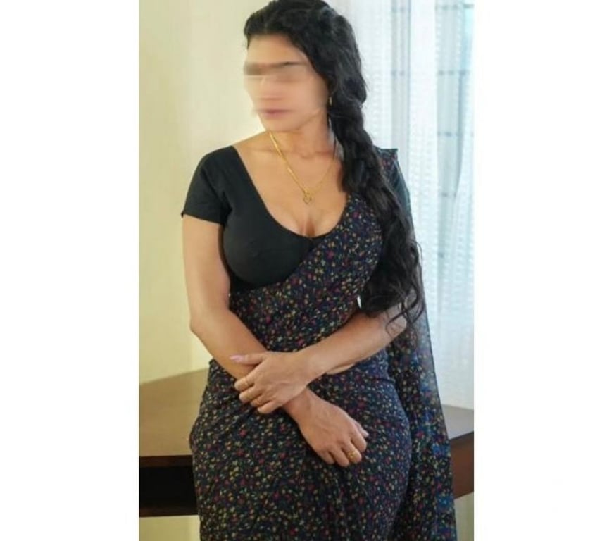 Escorts East London Canary Wharf - East London - Photos for HEMA SOUTH INDIAN TAMIL GIRL NEW IN TOWN