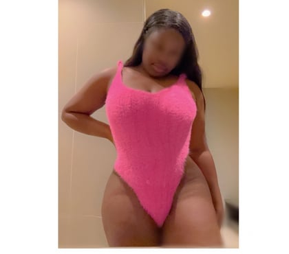 Escorts and Massages Stratford East London - Photos for 🌴OUTCALL ONLY MIA PARTY GIRL🌴