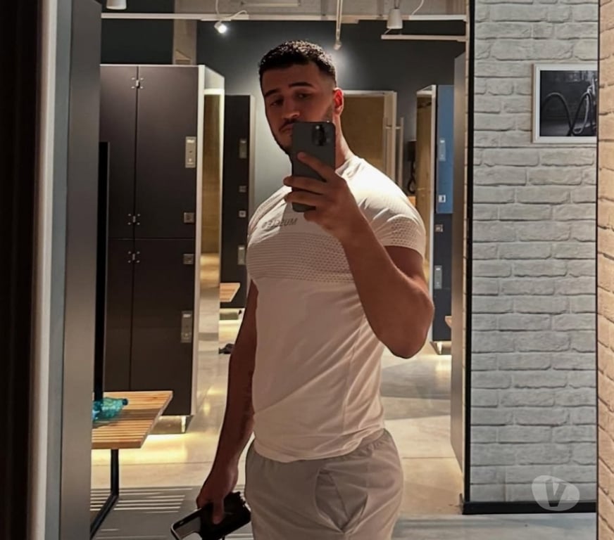 Trans Escorts Bedfordshire Luton - Photos for Experience boy size 10 Inch full service 😉