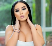 Brazilian Marisa Cat very party