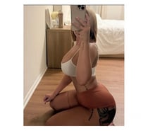 Laura - Beauty, Class & Pure Passion ✨🍷