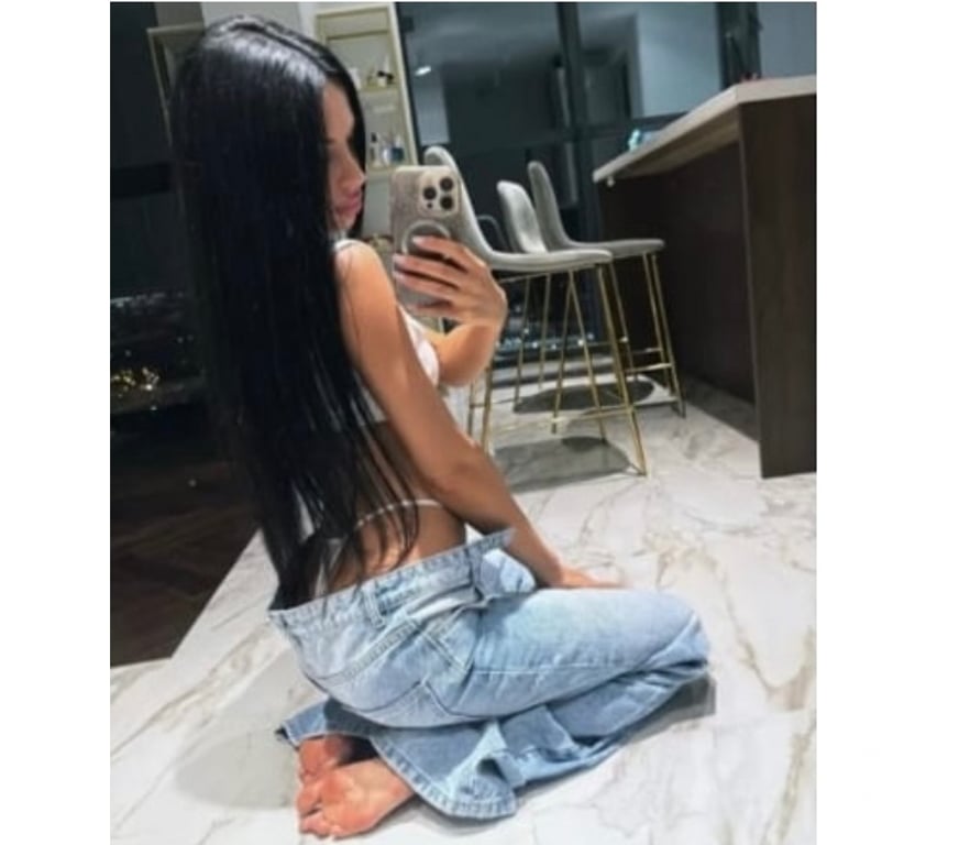 Escorts Kent Gravesham - Photos for Carla 🫦 now in city 🌆