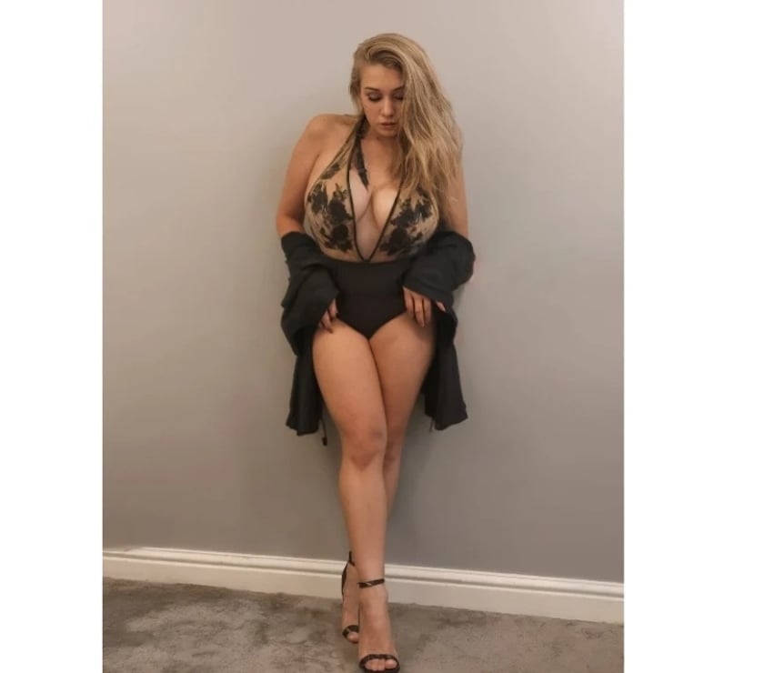 Horny Latina LOLA!🍑