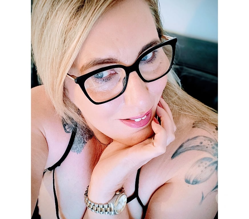 Escorts Dundee Baldovan - Dundee - Photos for English curvy temptress chloe