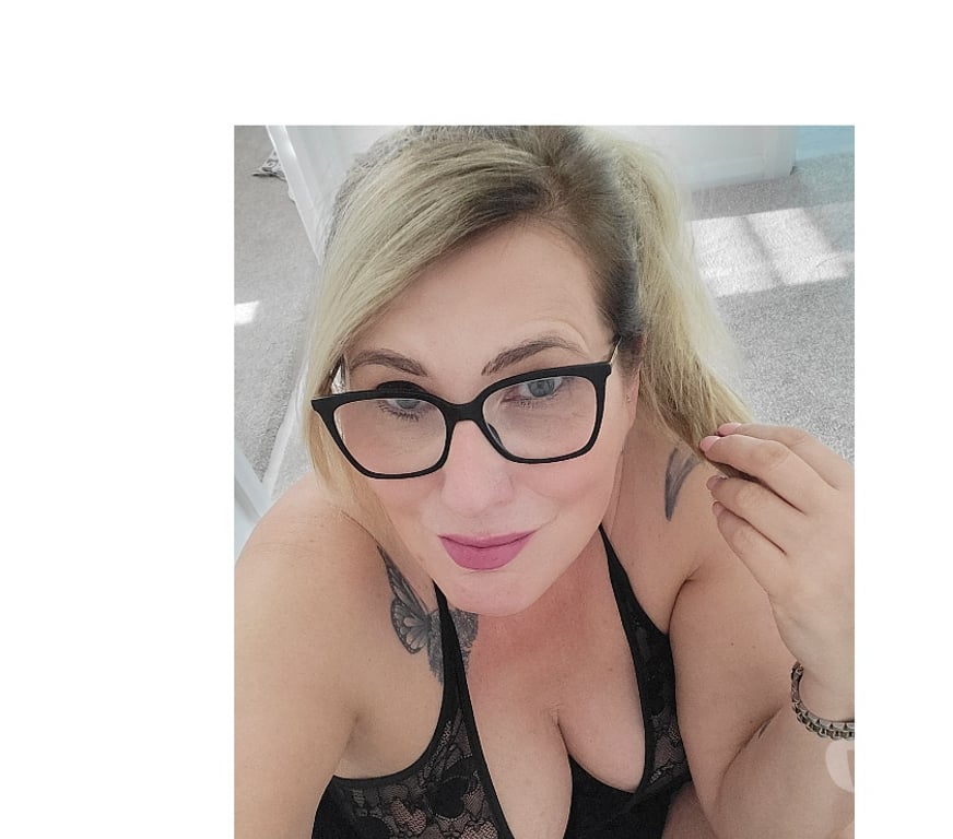 Escorts Dundee Baldovan - Dundee - Photos for English curvy temptress chloe