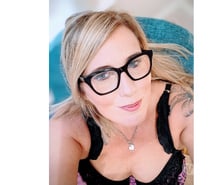 English curvy temptress chloe