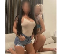 Double pleasure four hands massage