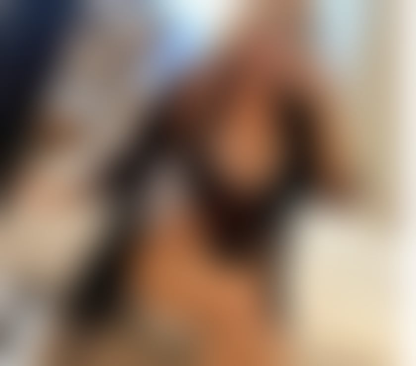 Beautiful Spanish woman passing through for a few days