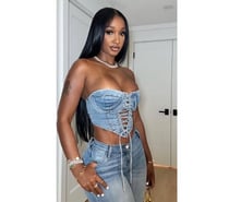 Nova na cidade, Brazilian girl