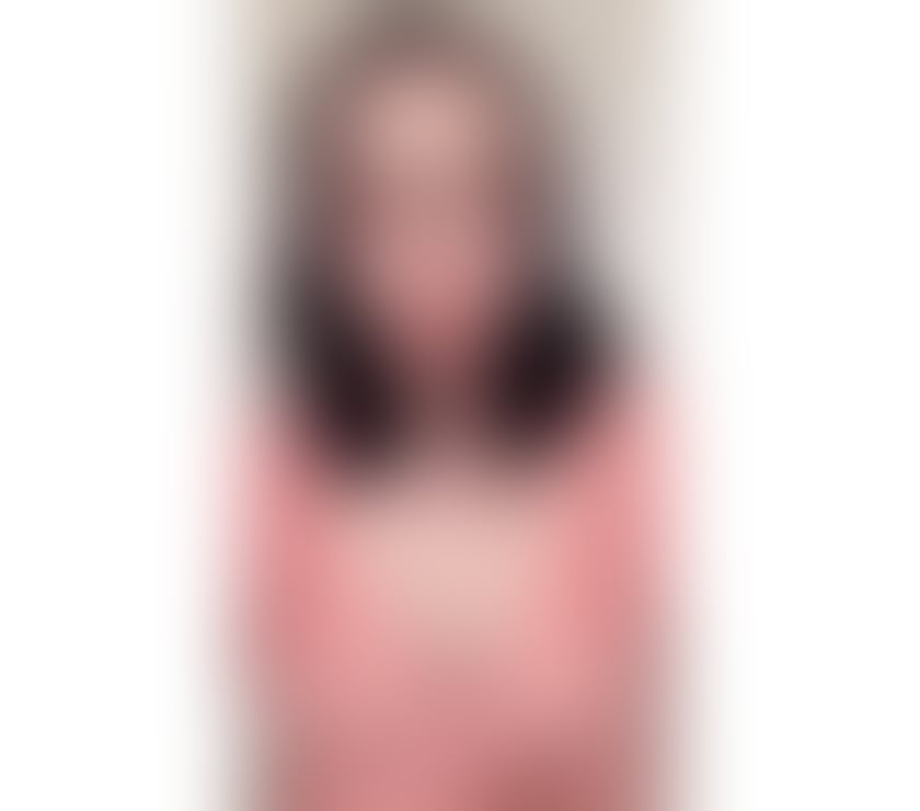 🎁 beautiful Asian woman is in town