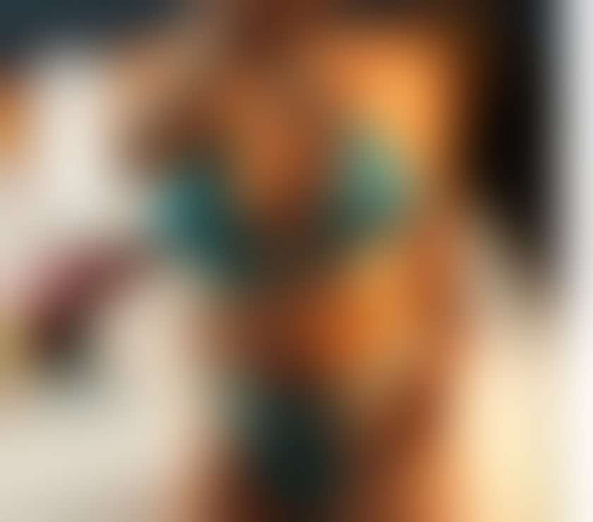 Escorts Wiltshire Swindon - Photos for HOT ASS MILF. ENGLISH BRUNETTE FOR YOUR PLEASURE