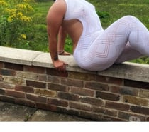 HOT ASS MILF. ENGLISH BRUNETTE FOR YOUR PLEASURE