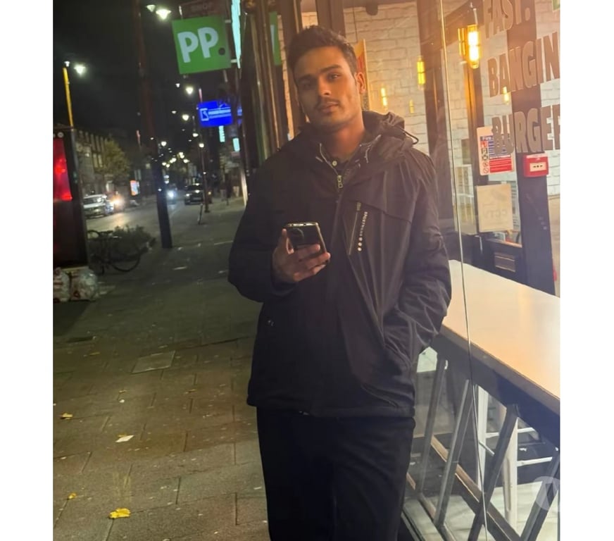 adult personals East London Bethnal Green Station - East London - Photos for Men looking for women