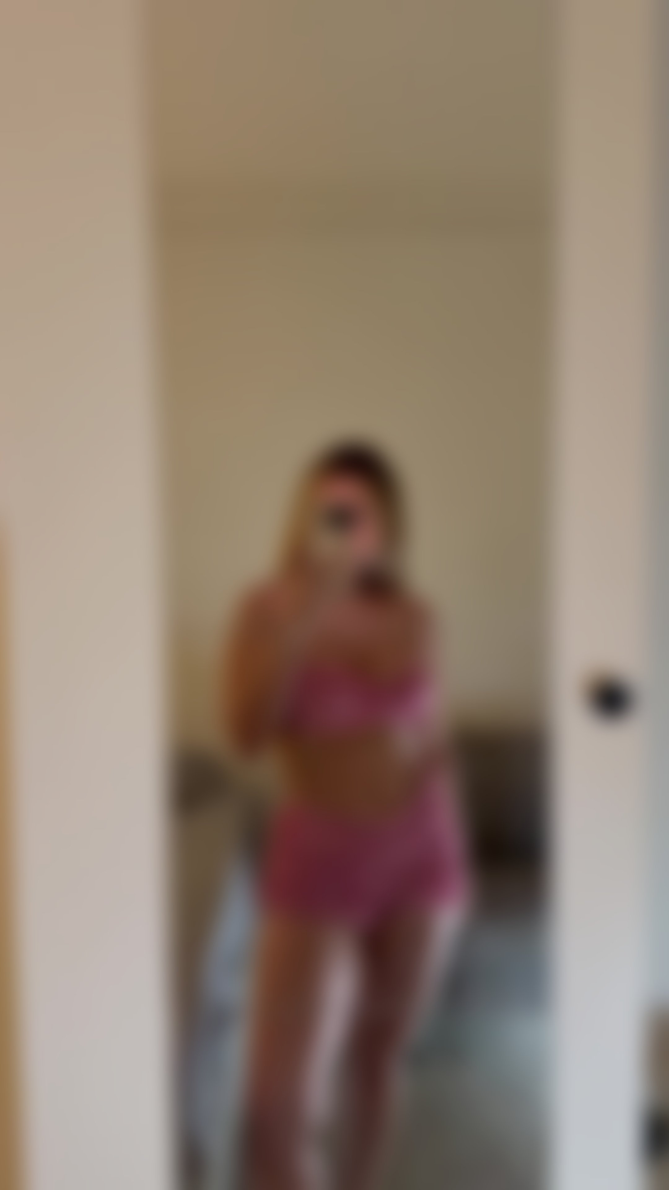 Escorts East London Canary Wharf - DLR Station - East London - 