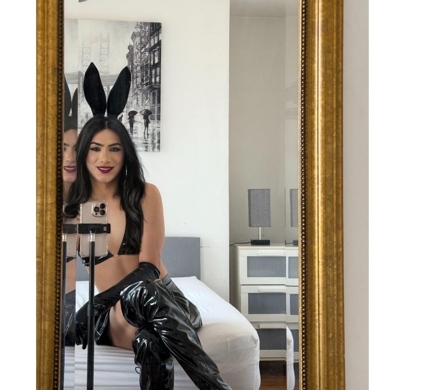 Trans Escorts West London Hillingdon - Photos for Feminine Juicy Smooth Model TRANS With Hard TOY