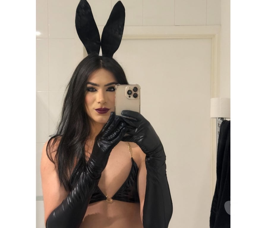 Trans Escorts West London Hillingdon - Photos for Feminine Juicy Smooth Model TRANS With Hard TOY