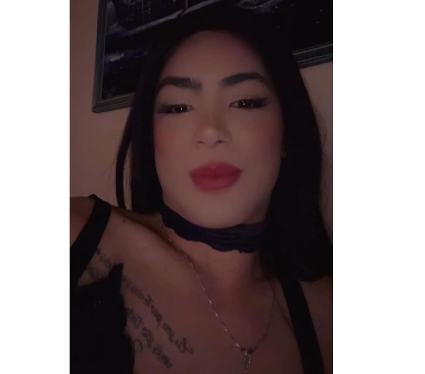 Trans Escorts West London Hillingdon - Photos for Feminine Juicy Smooth Model TRANS With Hard TOY