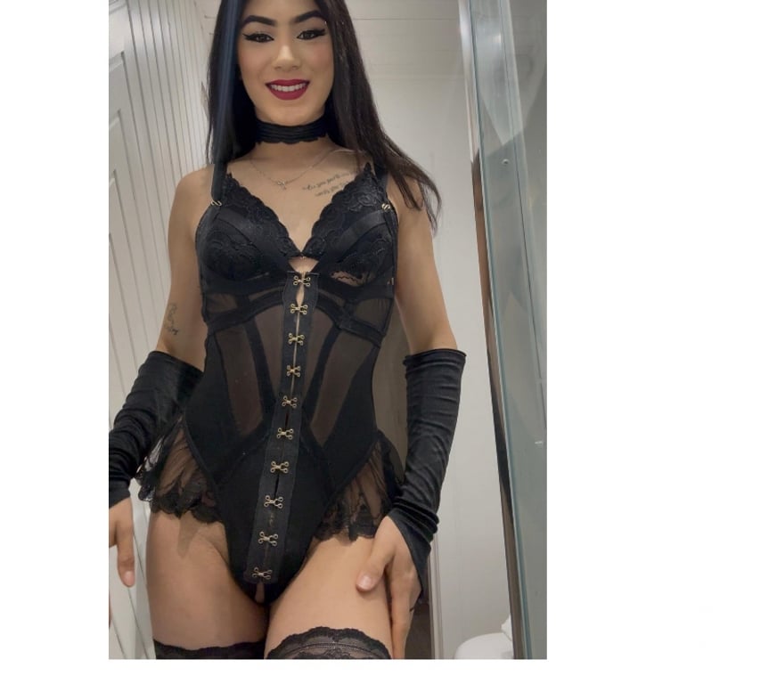 Trans Escorts West London Hillingdon - Photos for Feminine Juicy Smooth Model TRANS With Hard TOY