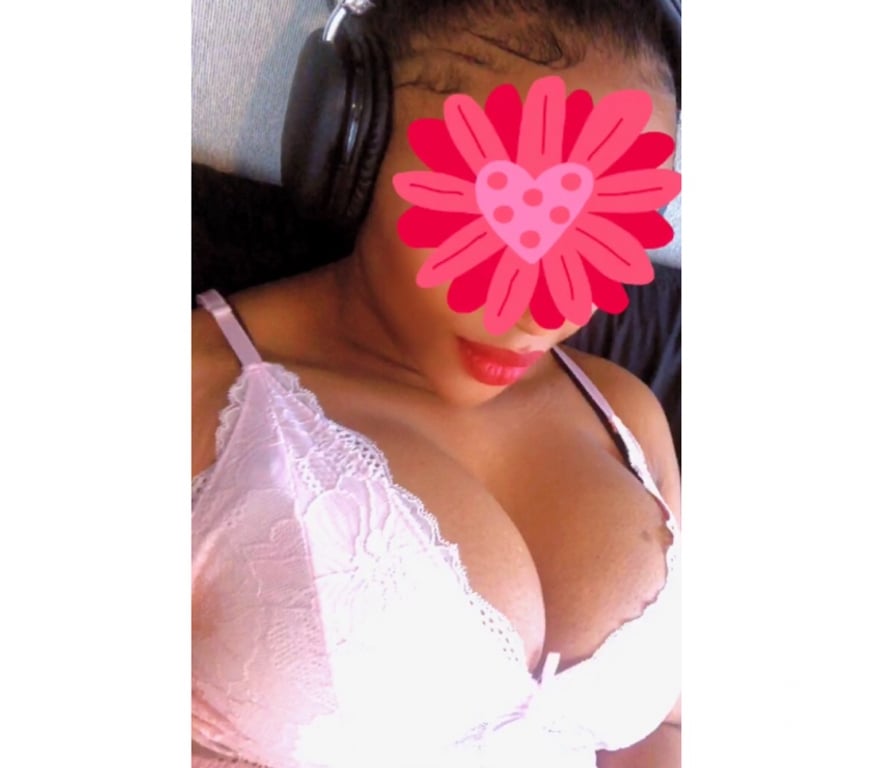Escorts Merseyside Wirral - Photos for Busty Ebony Party Girl Come Chill With me I don’t bite