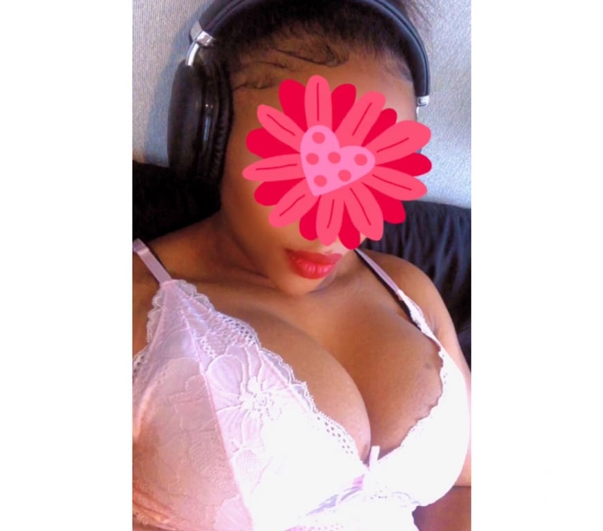Escorts Merseyside Wirral - Photos for Busty Ebony Party Girl Come Chill With me I don’t bite