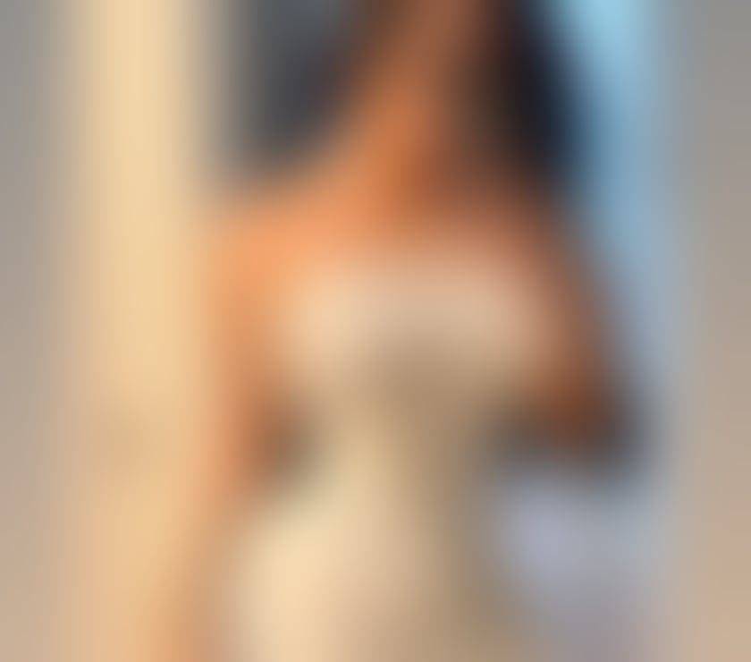 AGATA BEATRIZ 🔥 TS with runway-model curves 🔥