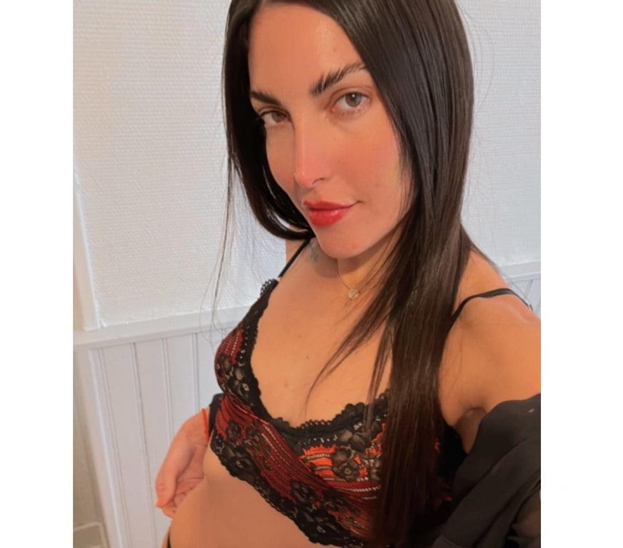 Escorts Brent North Wembley Station - Brent - Photos for 🇧🇷 Charming Brazilian brunette 🌹