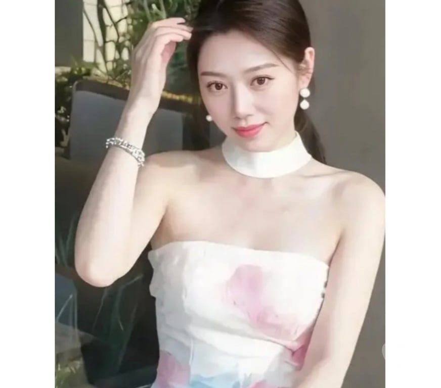 Escorts East London South Woodford Station - East London - Photos for ✨ Mature Companion · Discreet & Comfortable ✨