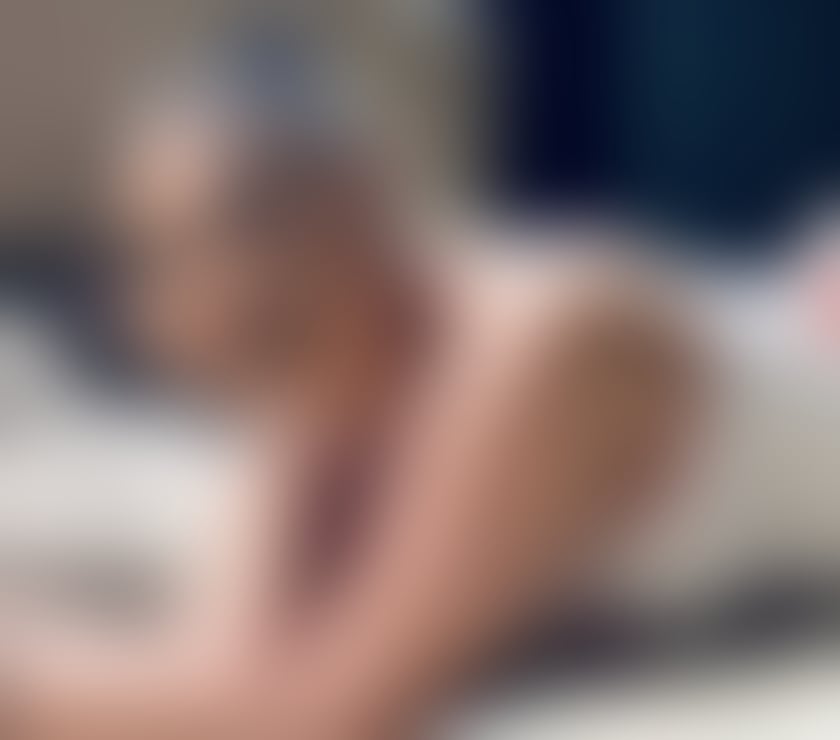 Hello ! Incall or outcall❤️💙❤️