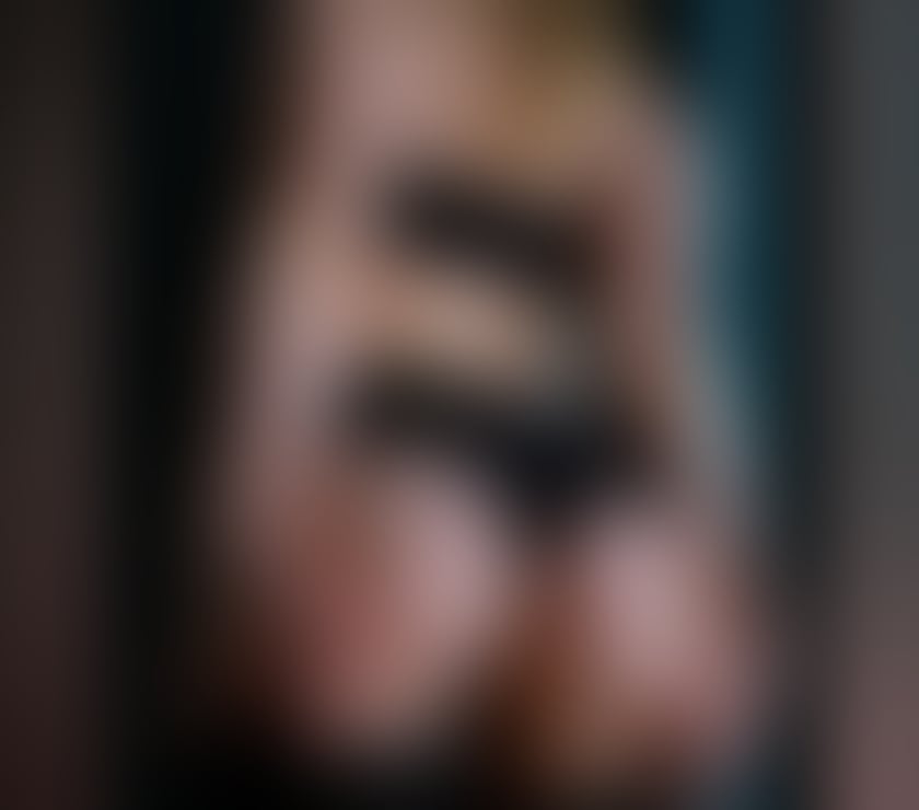 The art of Elegance-A golden touch of Glamour