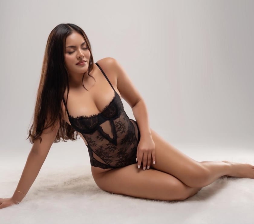 Escorts Cardiff Cardiff City Centre - Cardiff - Photos for SABRINA STUDENT 18 YEARS MASAAGE TÁNTRIC IN CARDIFF