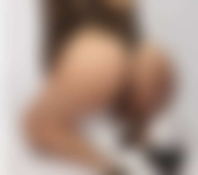 Hello, my name is Carmina and I'm new in your city.