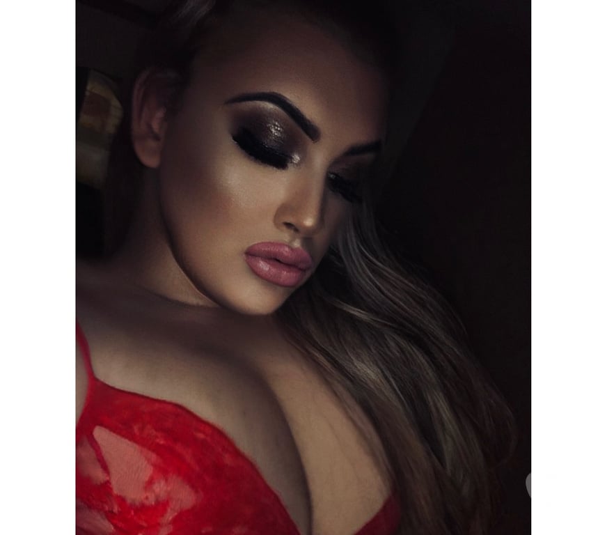 Escorts Ealing Greenford - Ealing - Photos for TRANS BADDIE PARTY FAT ASS SHEMALE DOLL IN HA2