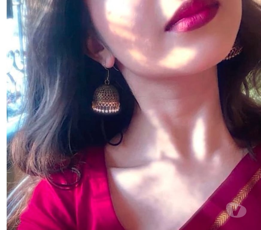 Escorts West Yorkshire Leeds - Photos for 😘I'm tamil new girl Roja🌹 only what's massage