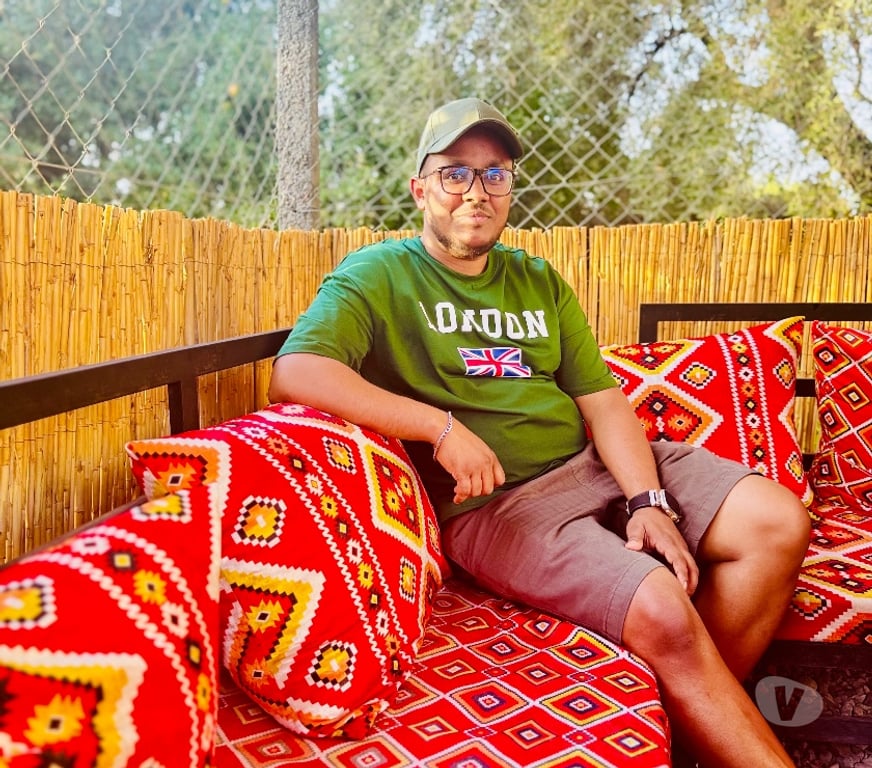 Escorts East London Bethnal Green Station - East London - Photos for Escorts and massage