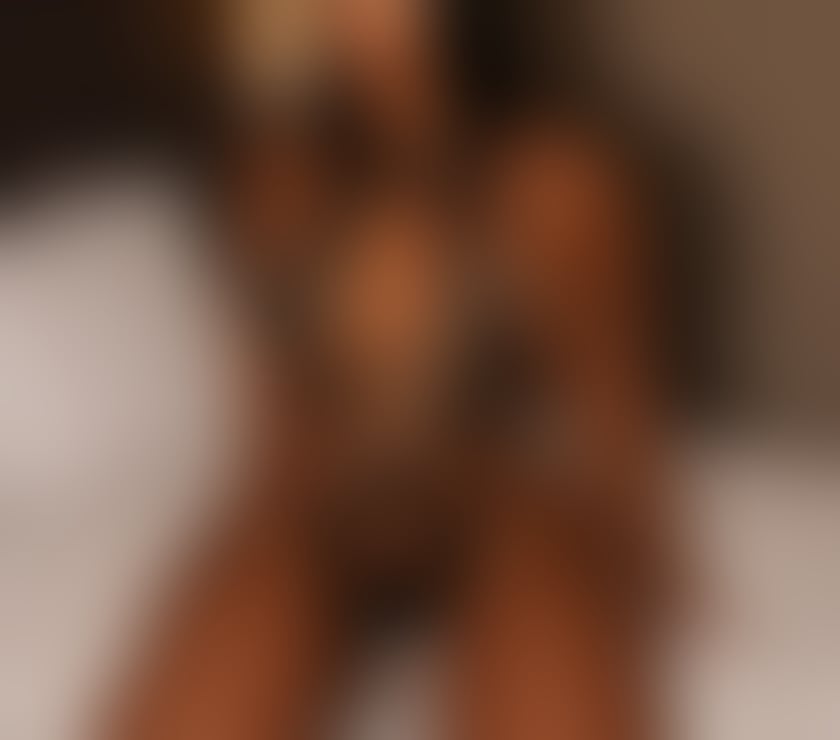 Laura hot brunette call me baby🔥