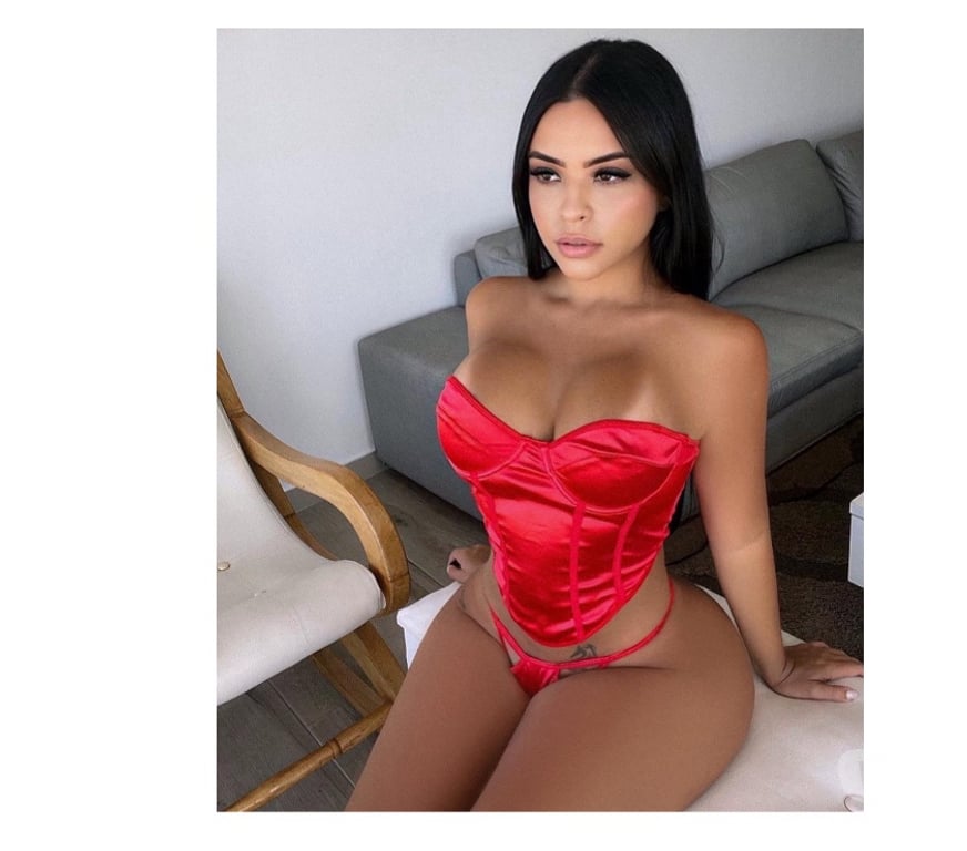 Escorts South East London Croydon - Photos for YOUNG BRAZILIAN PARTY🍾🎊🎉🇧🇷🥂