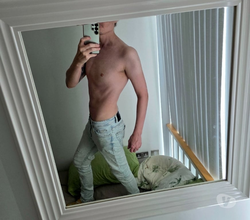  Gay massage East London Bromley-by-Bow Station - E3 - East London - Photos for Dates, just need time together? Crash with a movie thats me