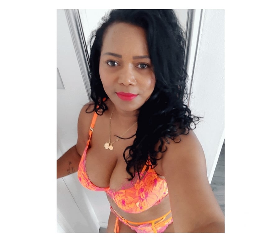 Escorts East London Canning Town - East London - Photos for Very hot brunette